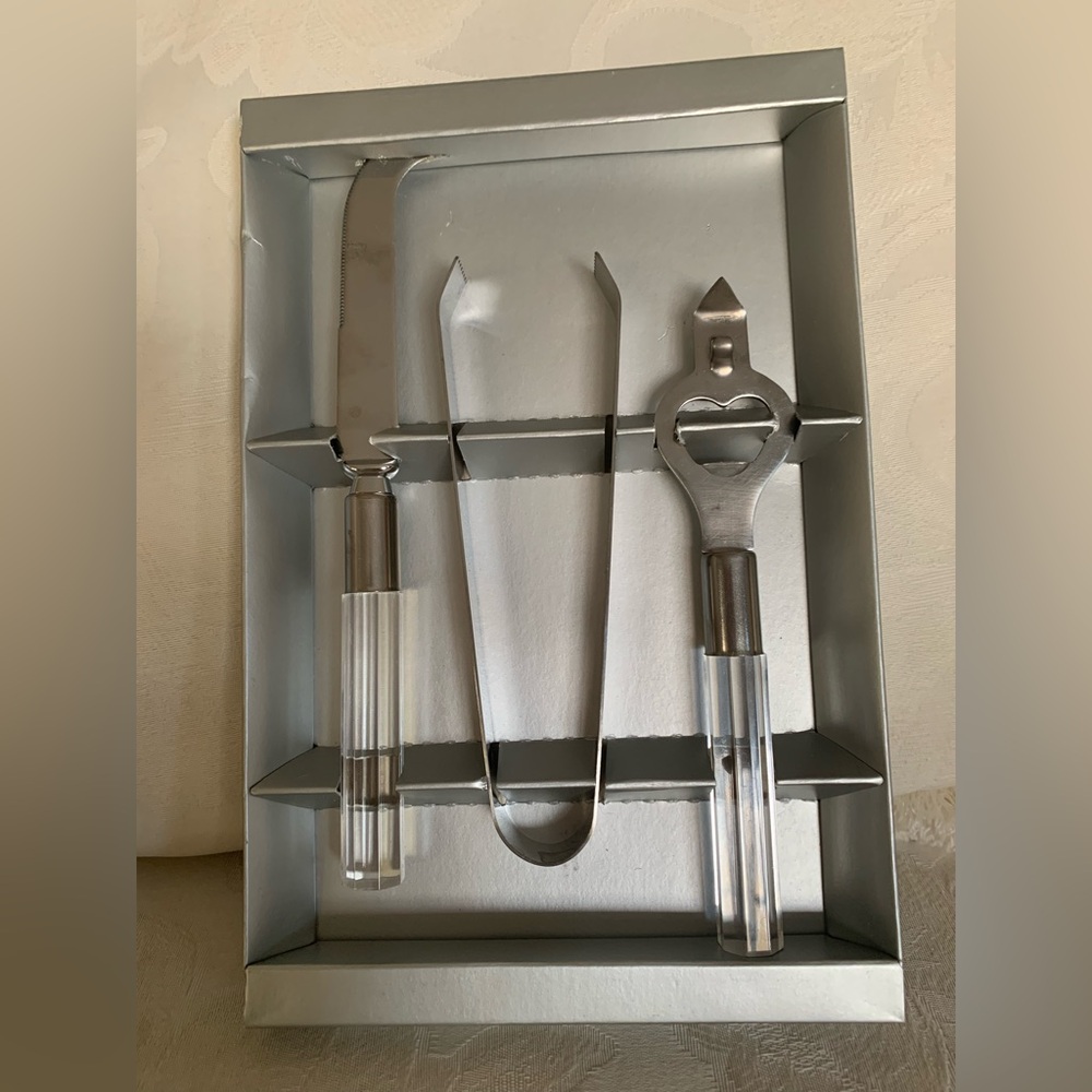 Party Tool Set - by Toscany
Cheese Knife, bottle opener and tongs - Picture 2 of 3